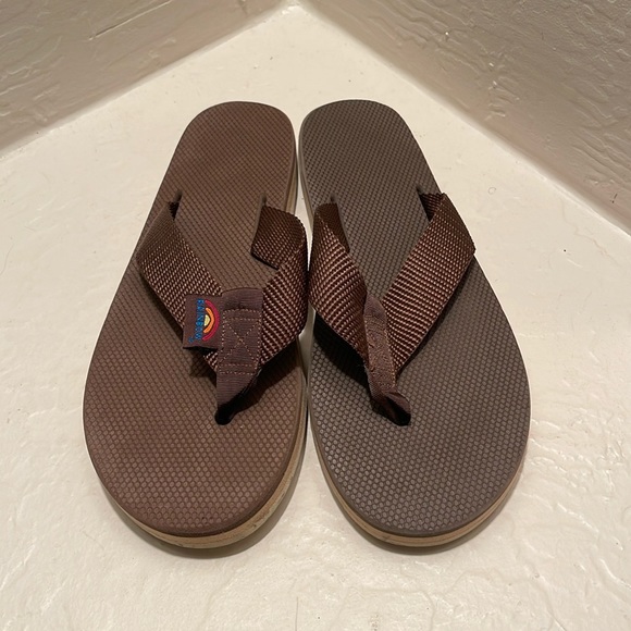 RAINBOW The Classic Rubber Woman’s Water Sandal. Size Small. Brown and Tan. - Picture 4 of 15